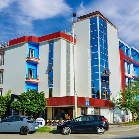 Free Zone Hotel Gzennaia Luaran gambar